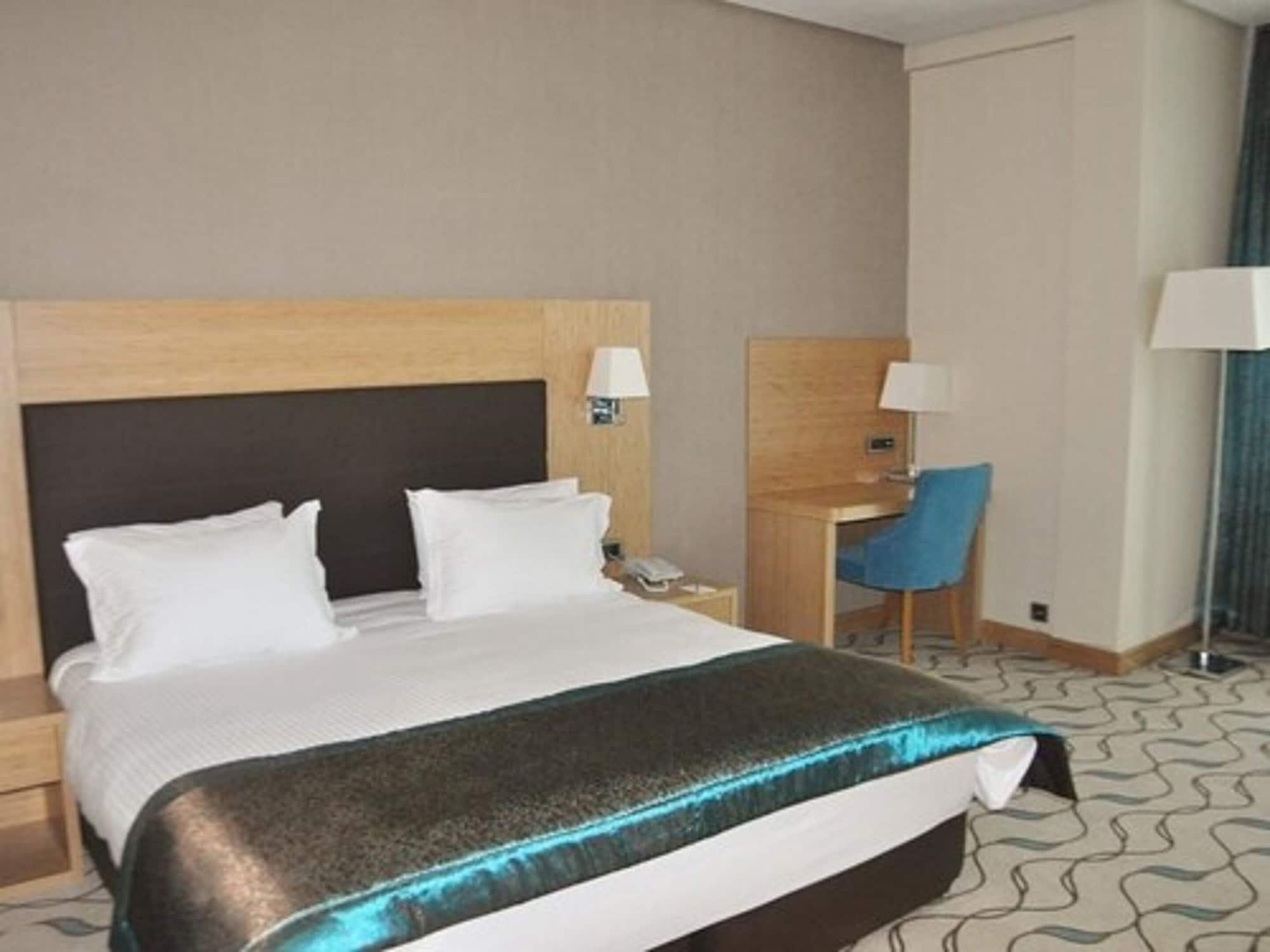 마르기 호텔 에디르네 외부 사진 A room at the hotel