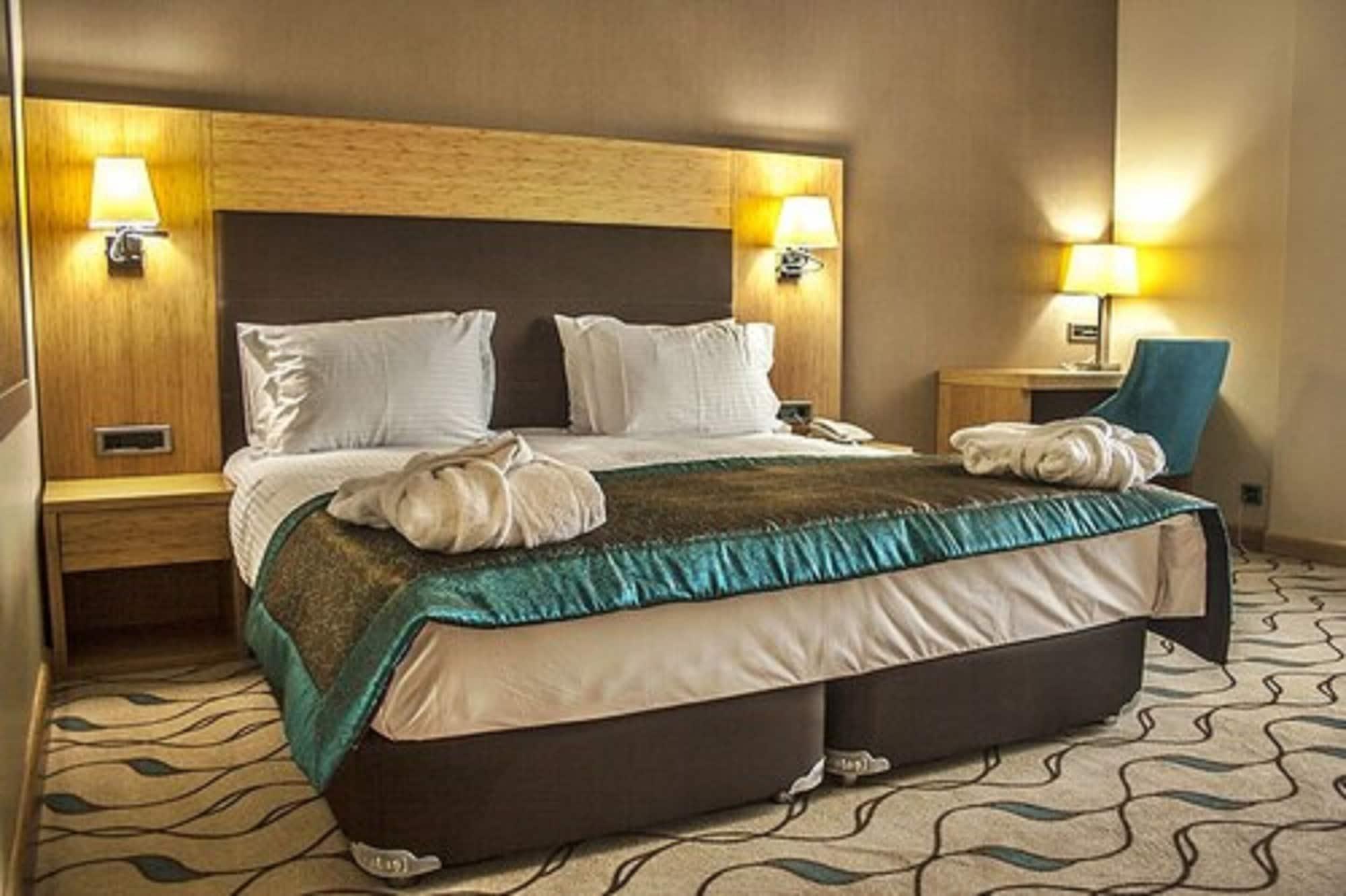 마르기 호텔 에디르네 외부 사진 A bedroom at the hotel
