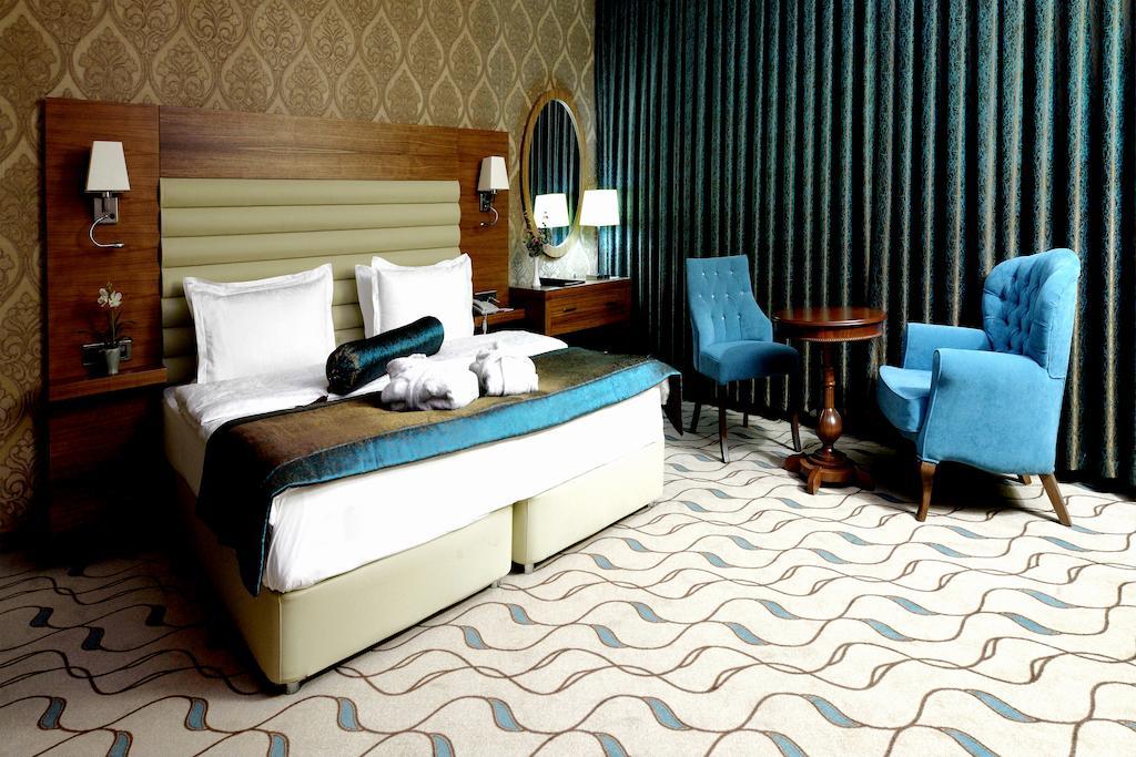 마르기 호텔 에디르네 외부 사진 A bedroom at the hotel