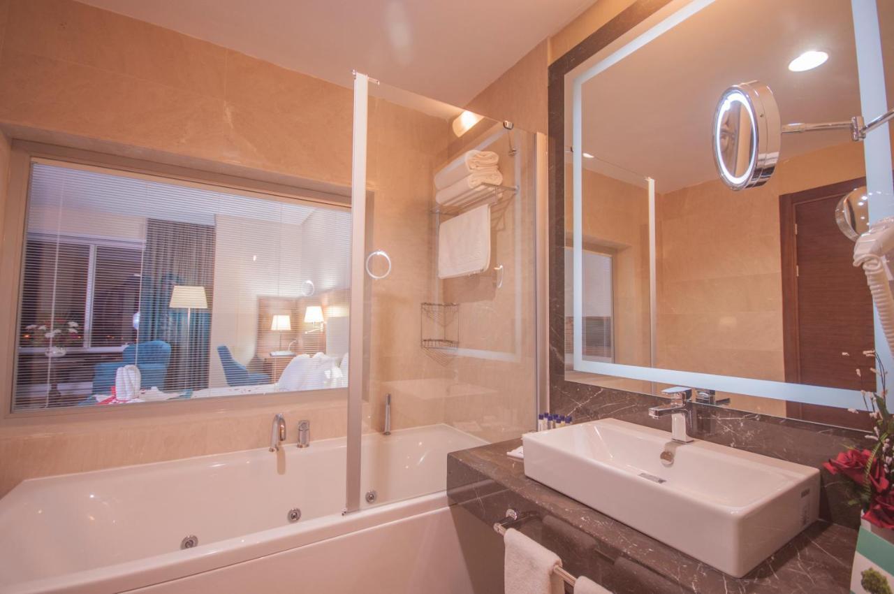 마르기 호텔 에디르네 객실 사진 A bathroom in a hotel
